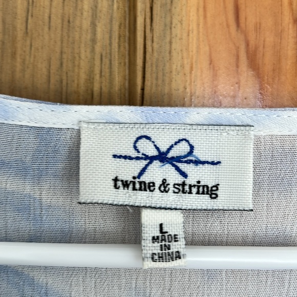 New with tags Twine & String 3/4 sleeve top - Picture 3 of 4